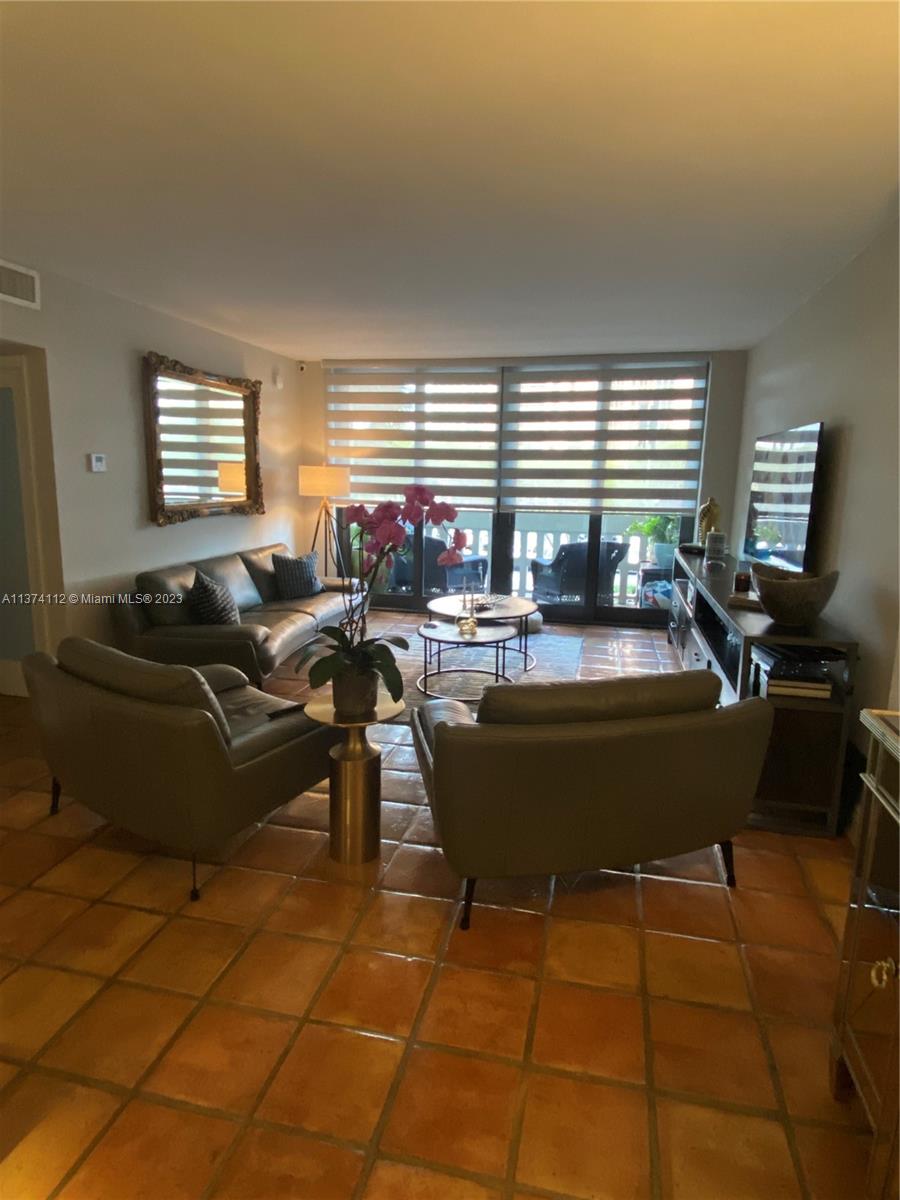 90 Edgewater Dr # 210