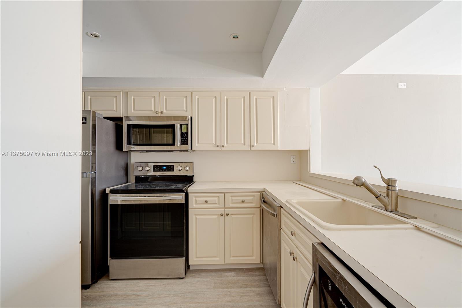 555 NE 15th St # 12H