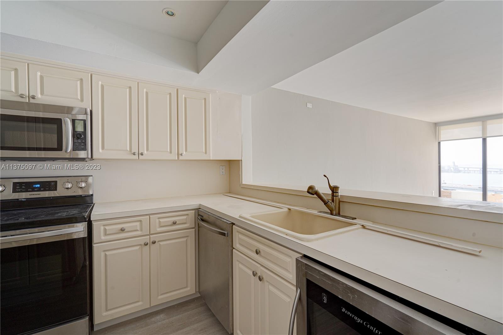 555 NE 15th St # 12H