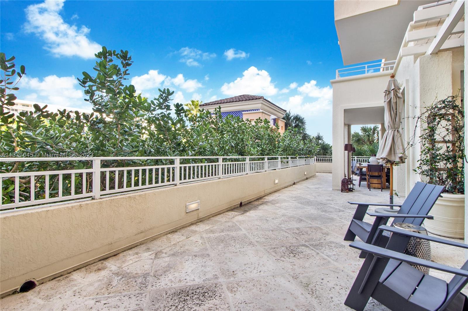 791 Crandon Blvd # 206