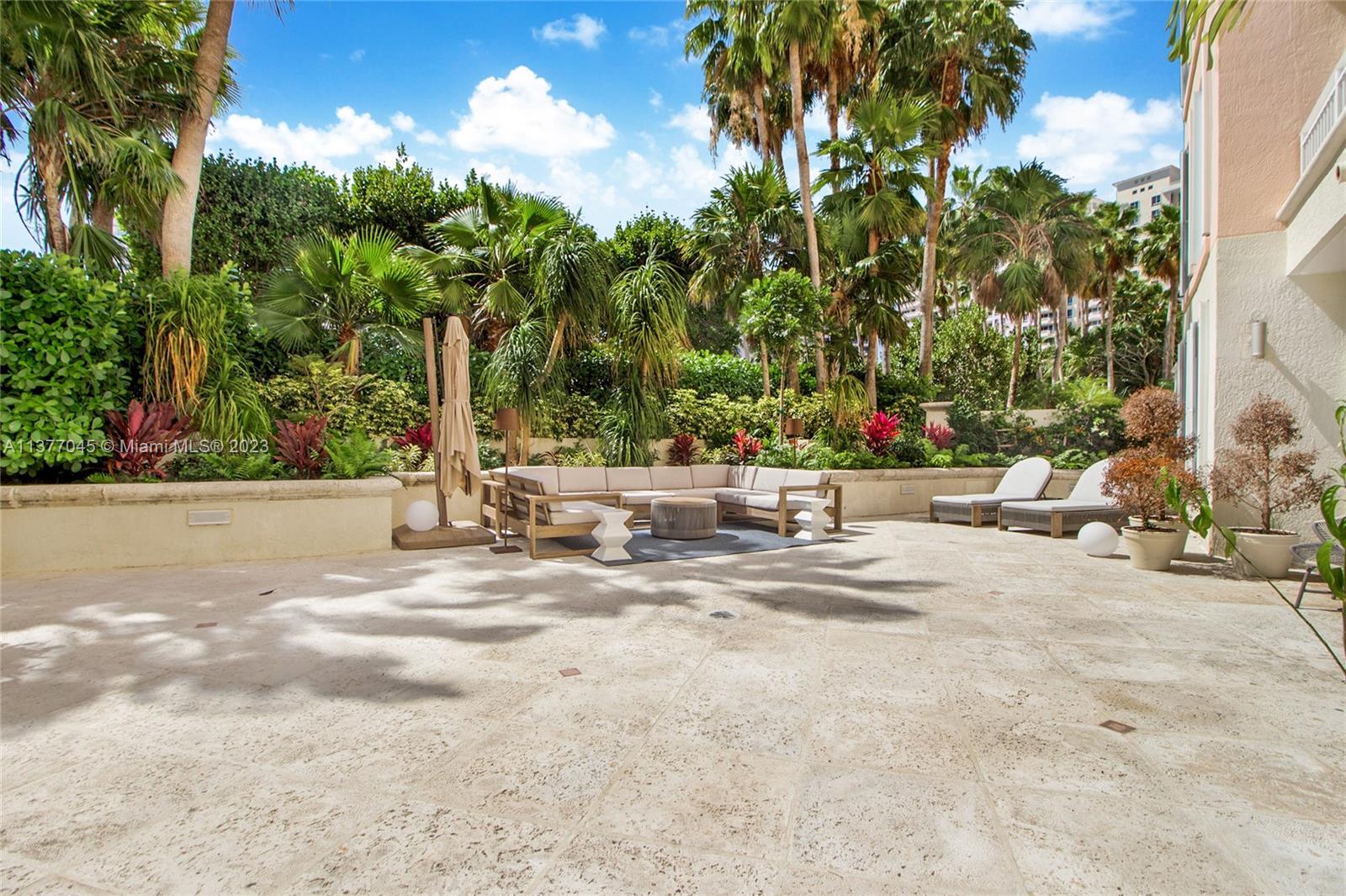 791 Crandon Blvd # 206