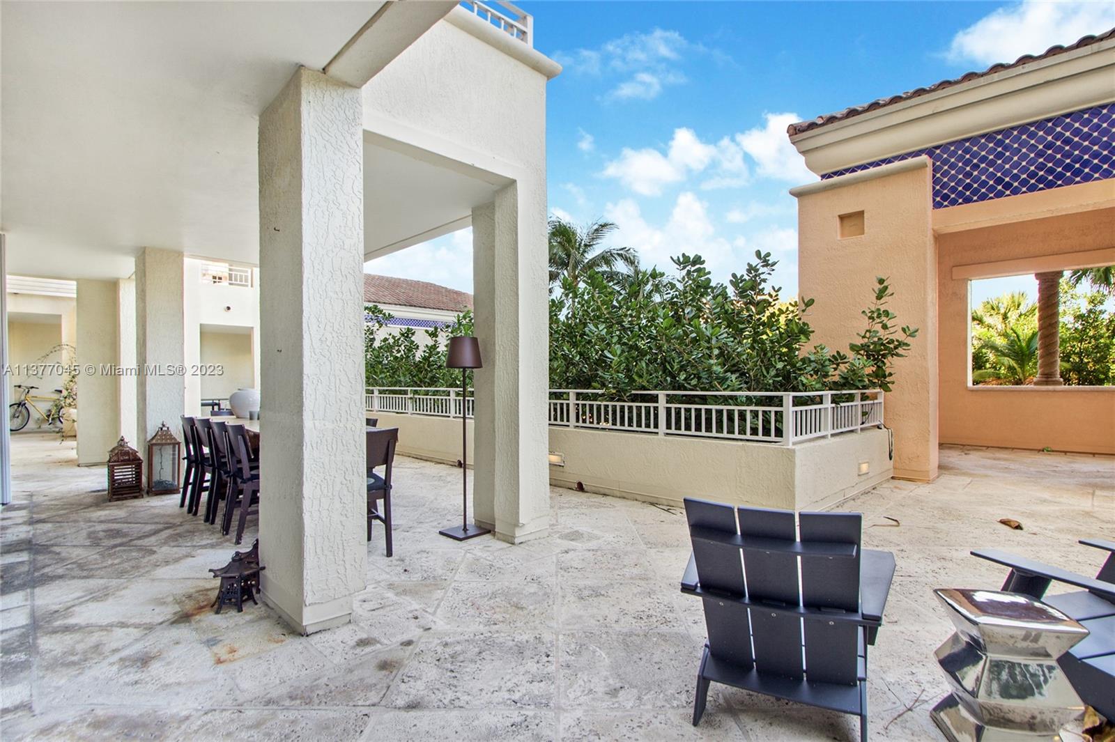 791 Crandon Blvd # 206