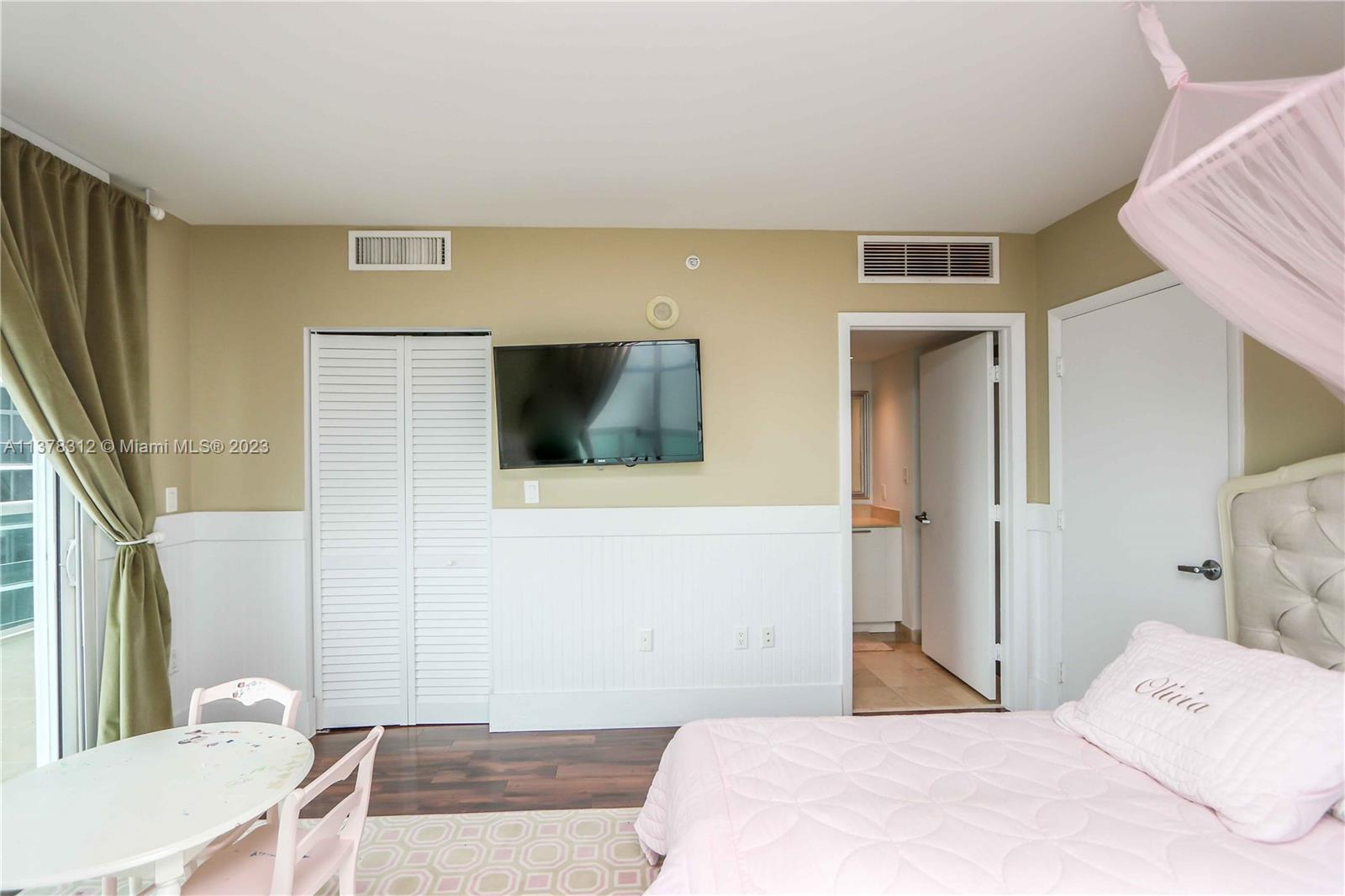 1800 N Bayshore Dr # 1201