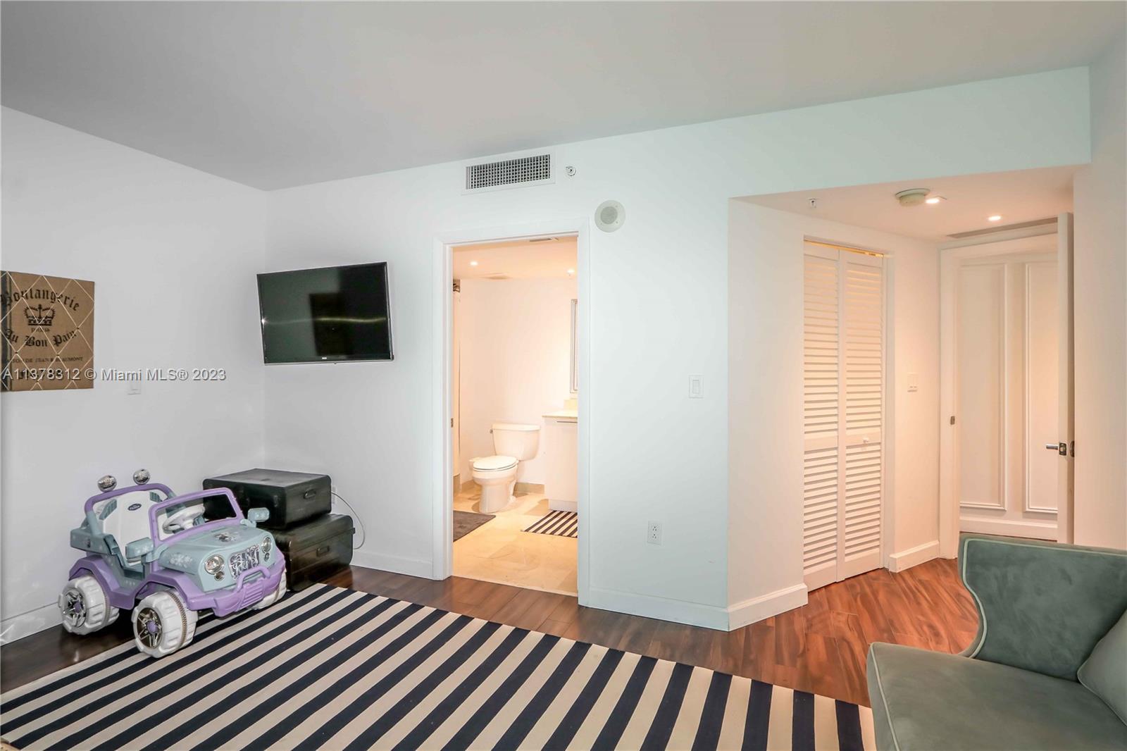 1800 N Bayshore Dr # 1201