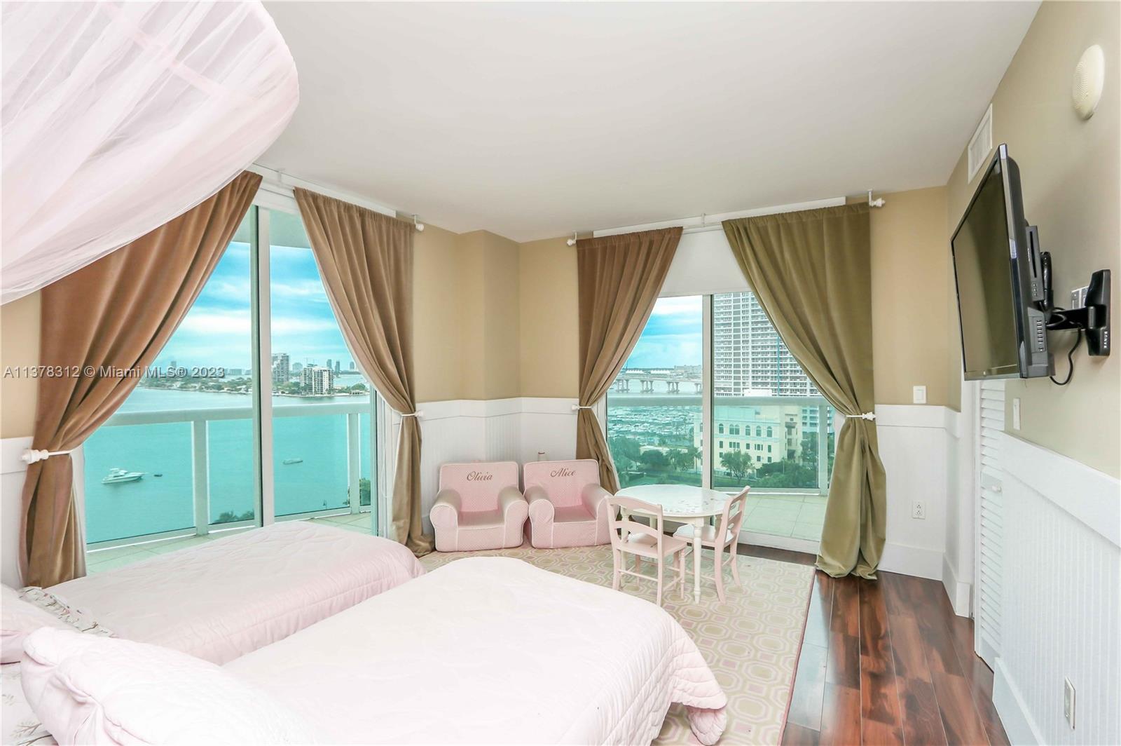 1800 N Bayshore Dr # 1201