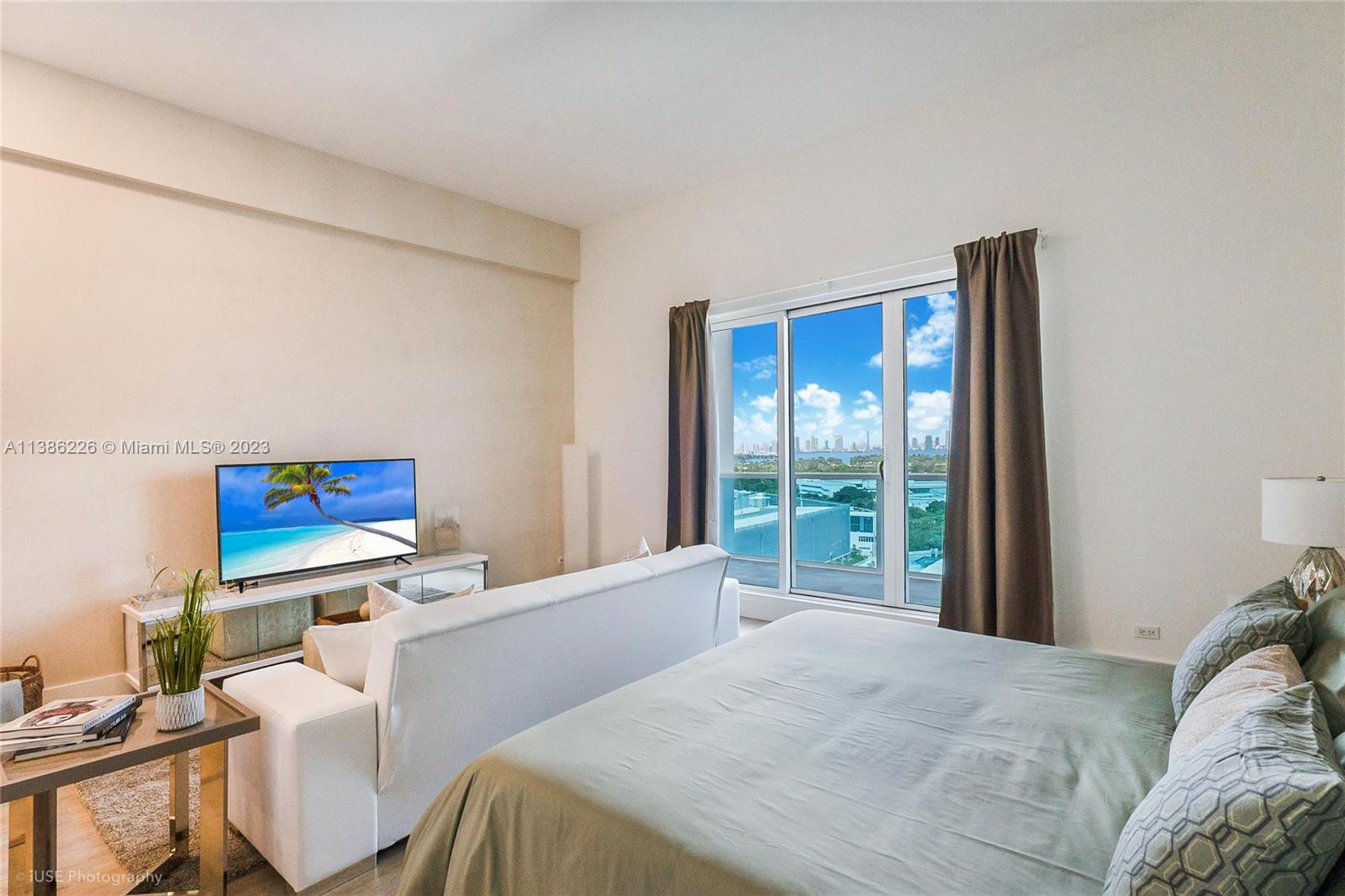 2301 Collins Ave # 1630