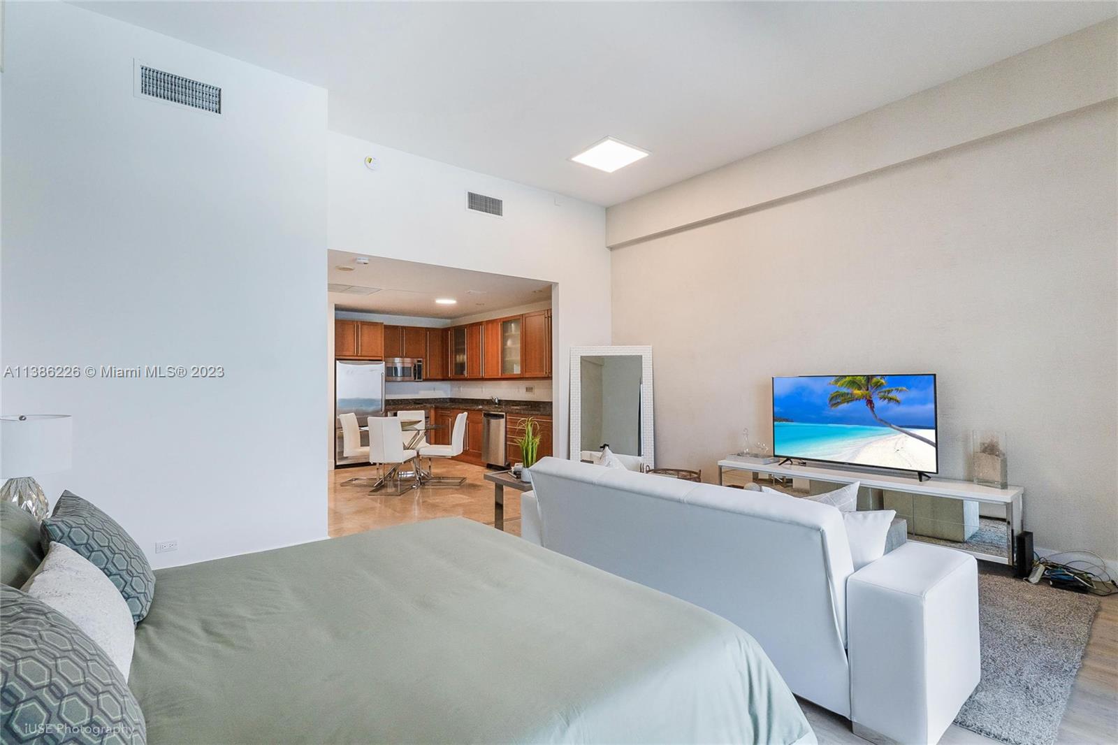 2301 Collins Ave # 1630