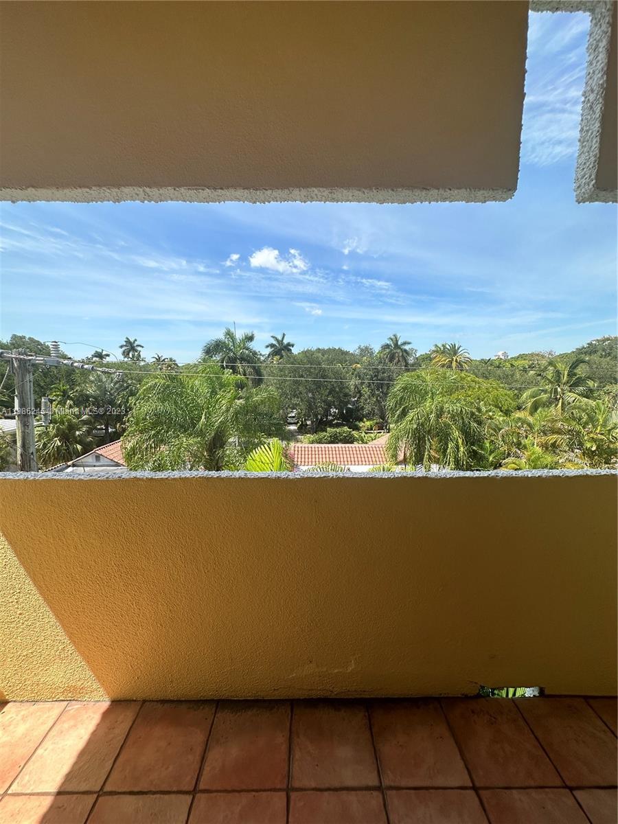 525 Coral Way # 405