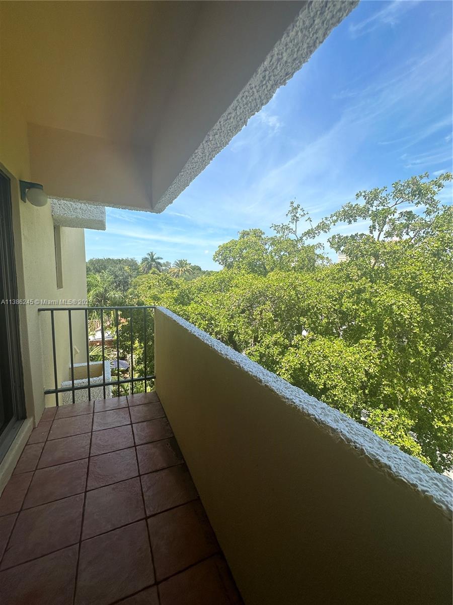525 Coral Way # 405