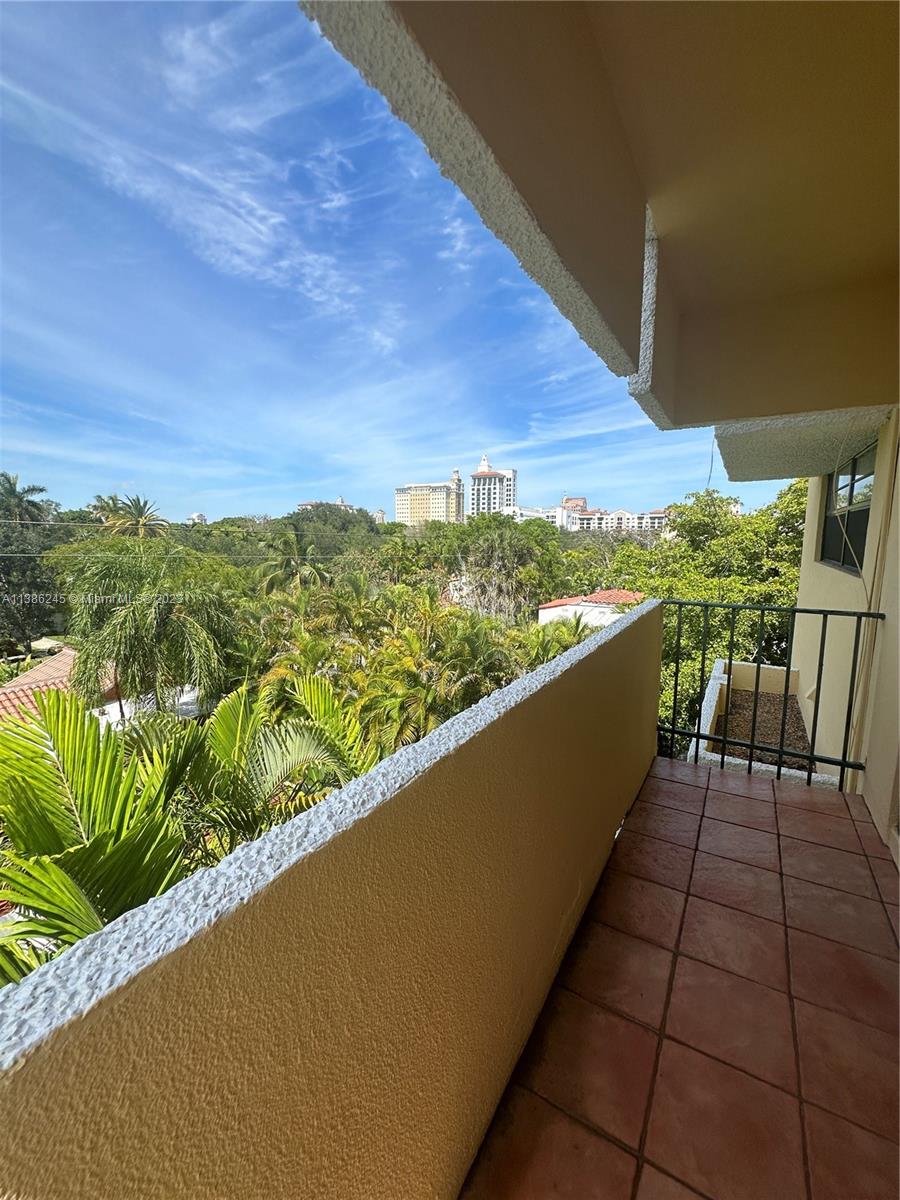 525 Coral Way # 405