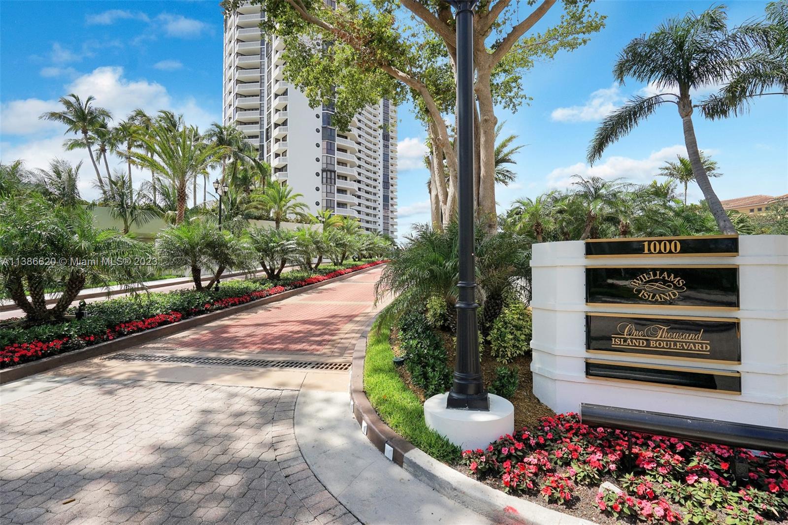 1000 W Island Blvd # 812