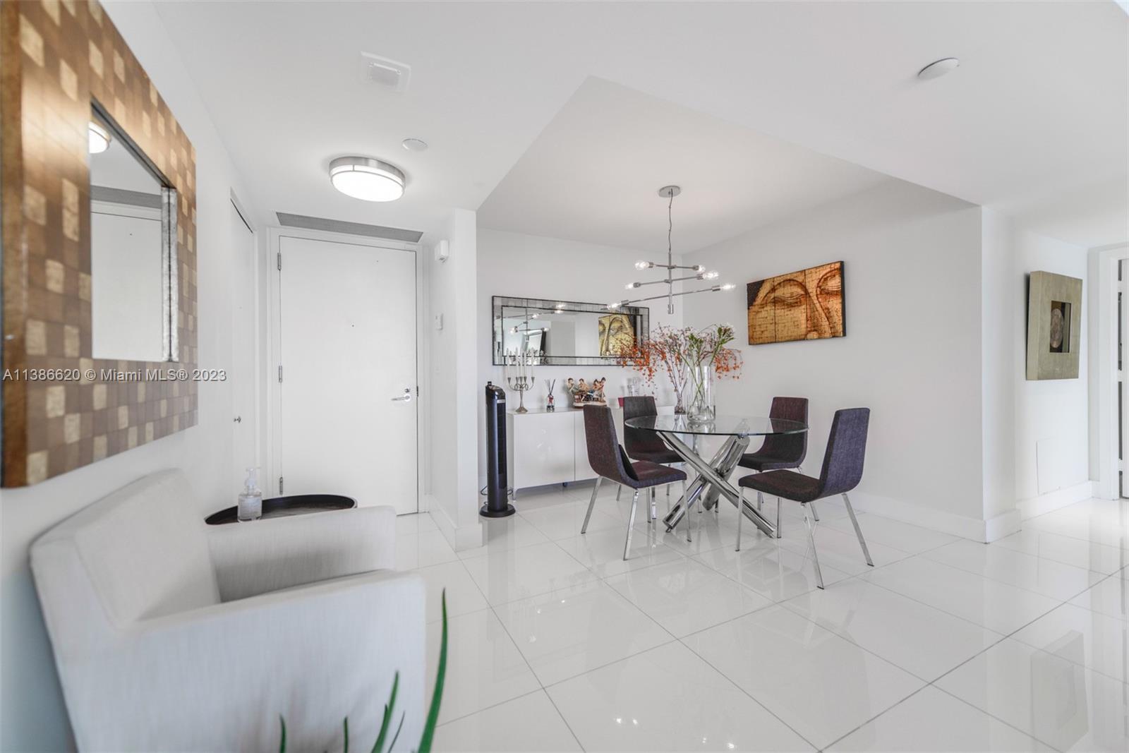 1000 W Island Blvd # 812