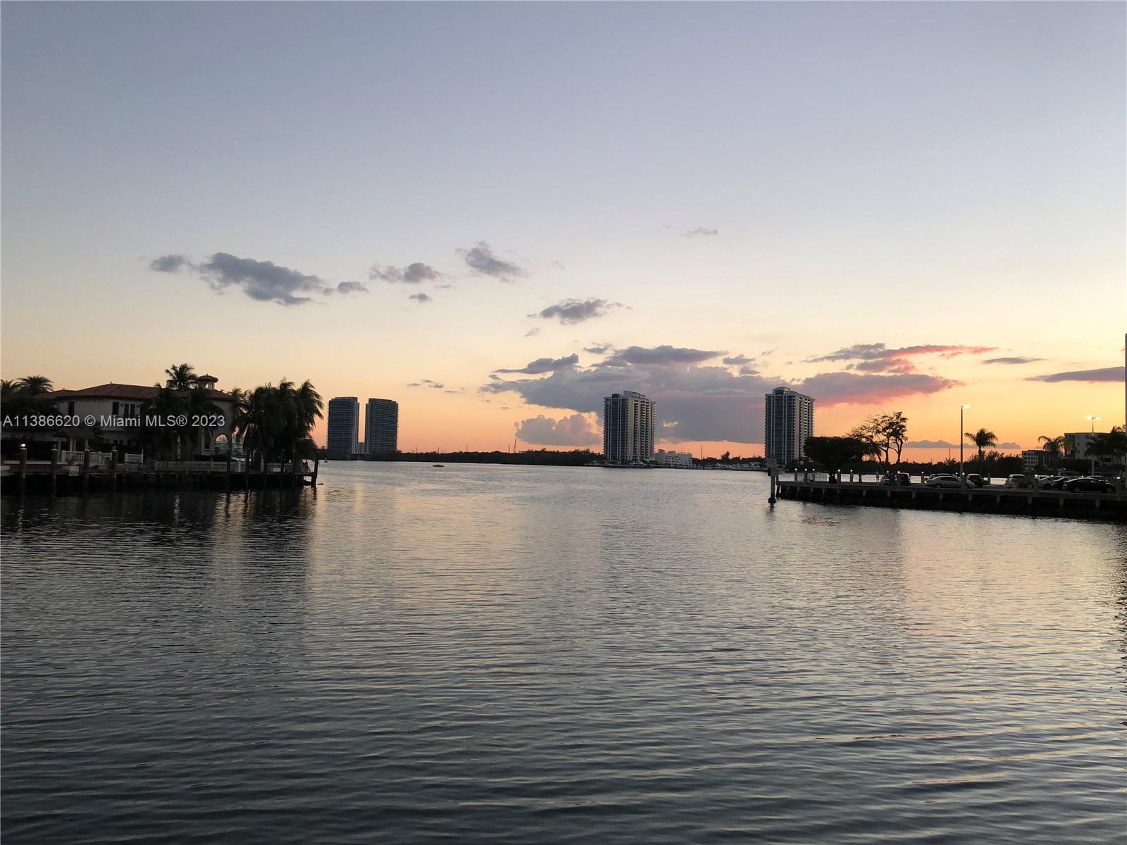 1000 W Island Blvd # 812