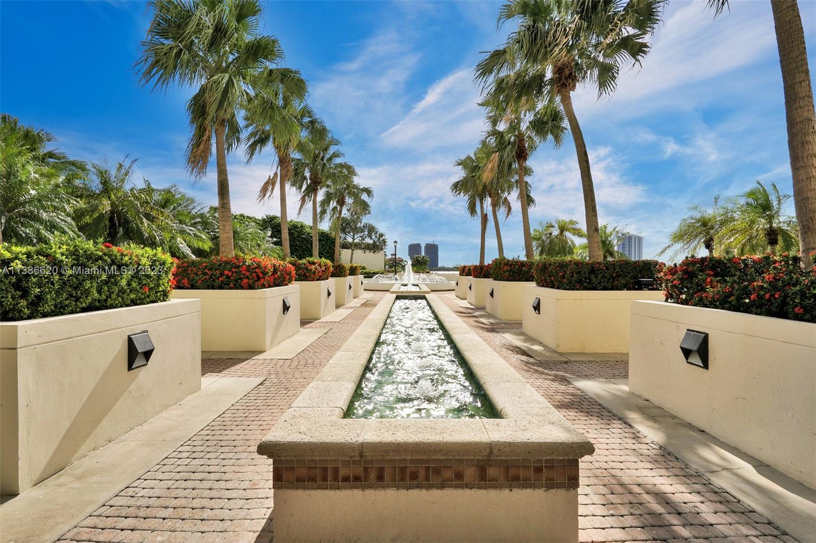1000 W Island Blvd # 812