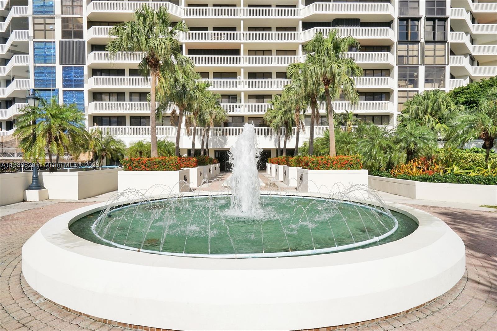 1000 W Island Blvd # 812
