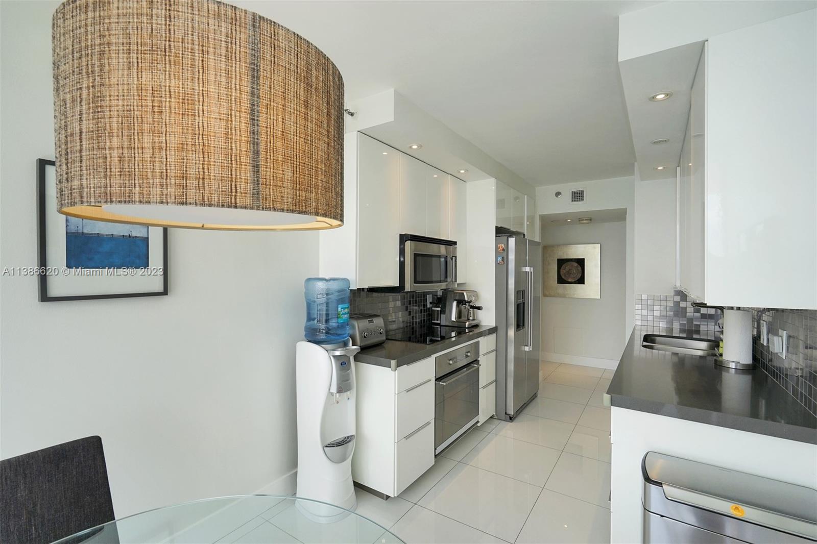 1000 W Island Blvd # 812
