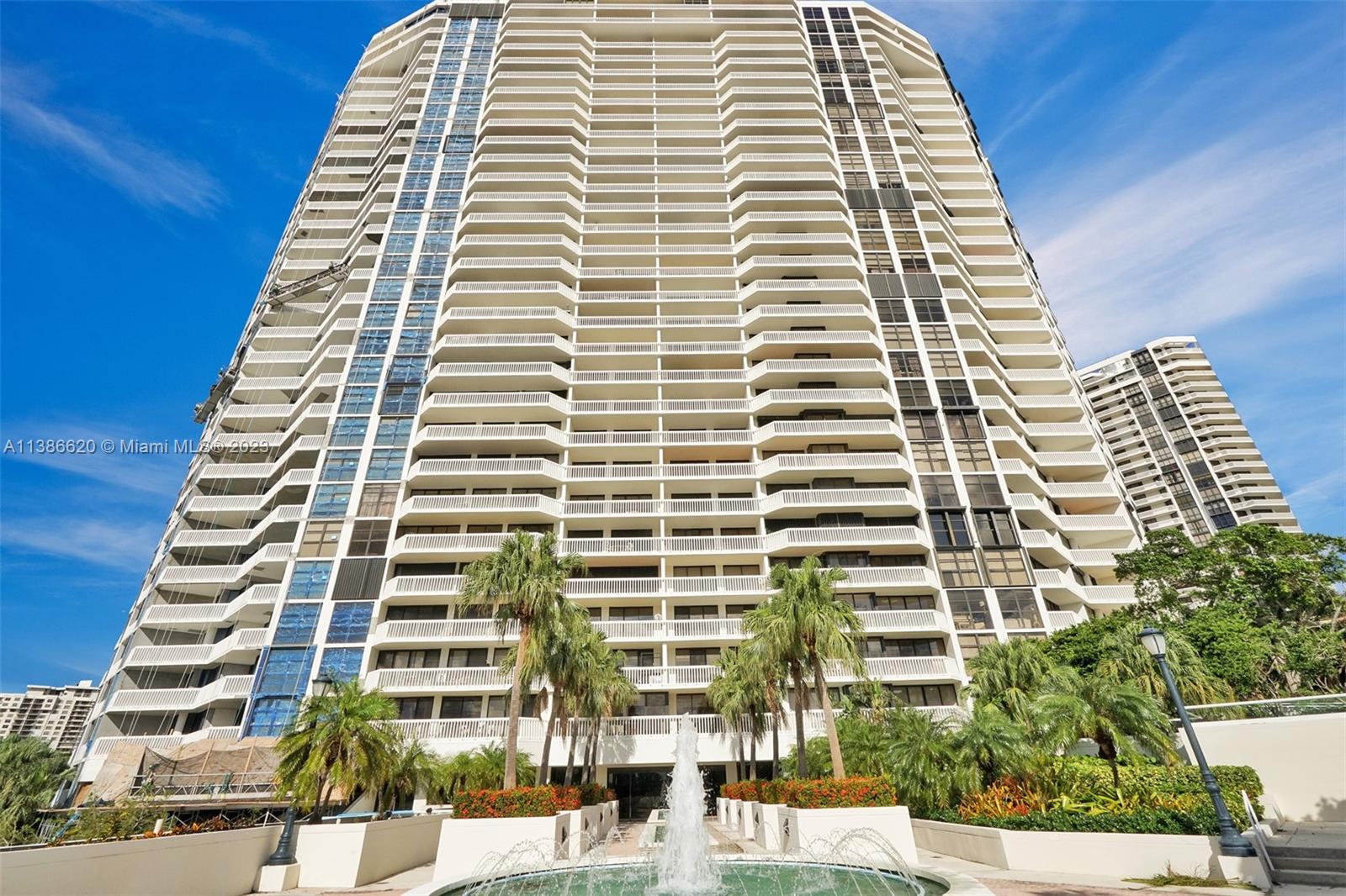 1000 W Island Blvd # 812