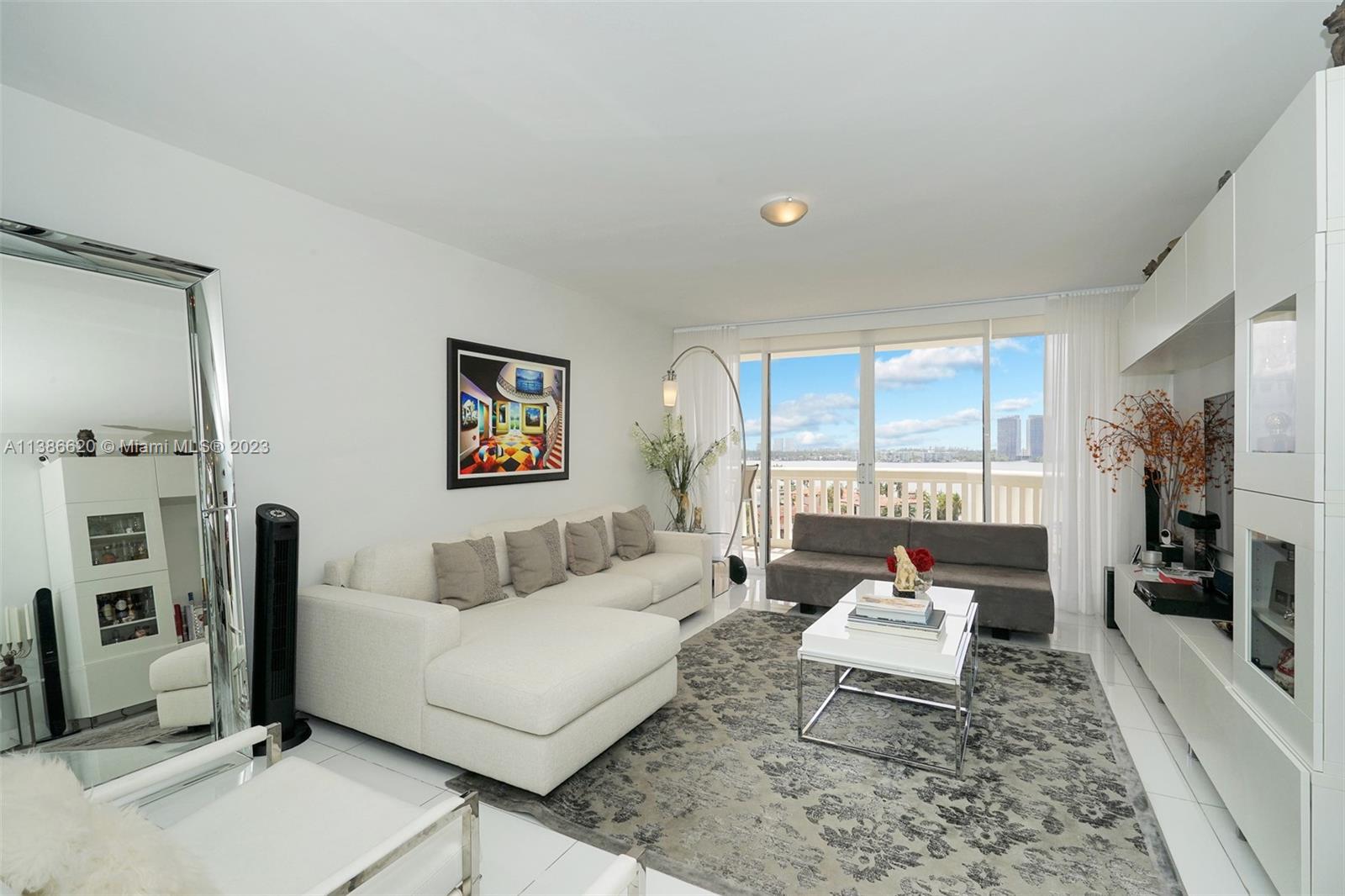 1000 W Island Blvd # 812