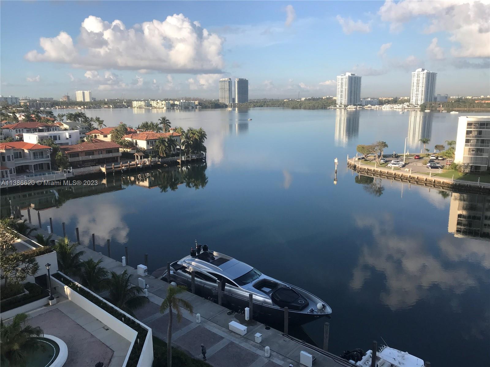 1000 W Island Blvd # 812