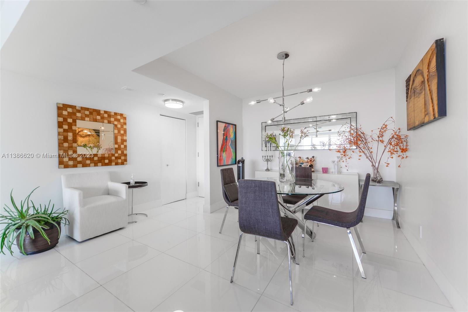 1000 W Island Blvd # 812