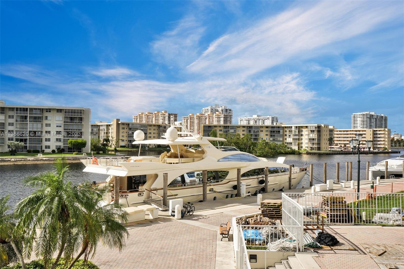 1000 W Island Blvd # 812