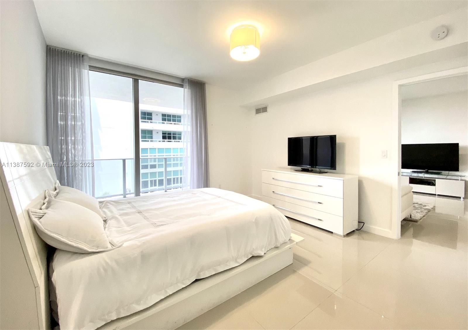 488 NE 18th St # 405