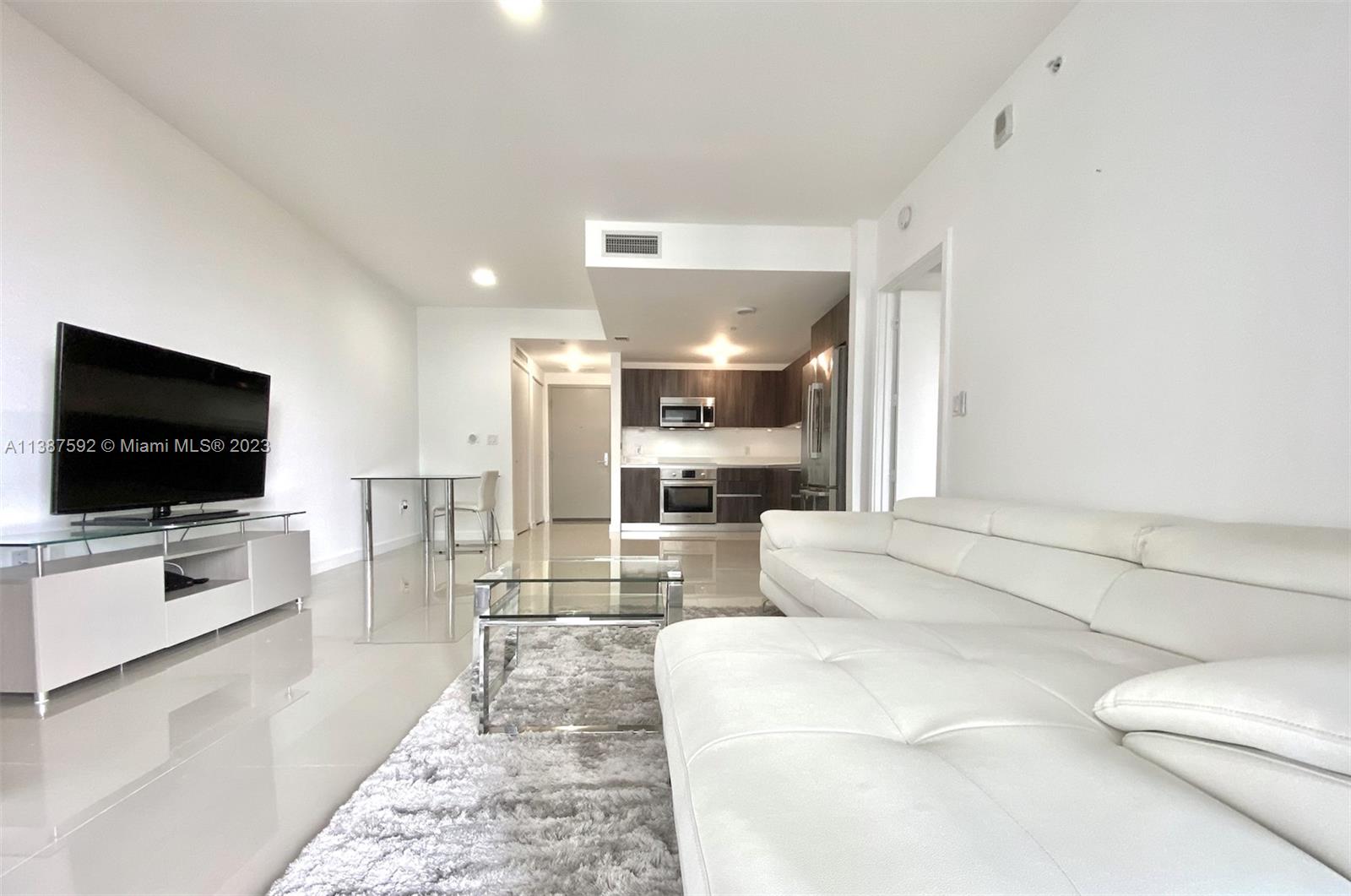 488 NE 18th St # 405