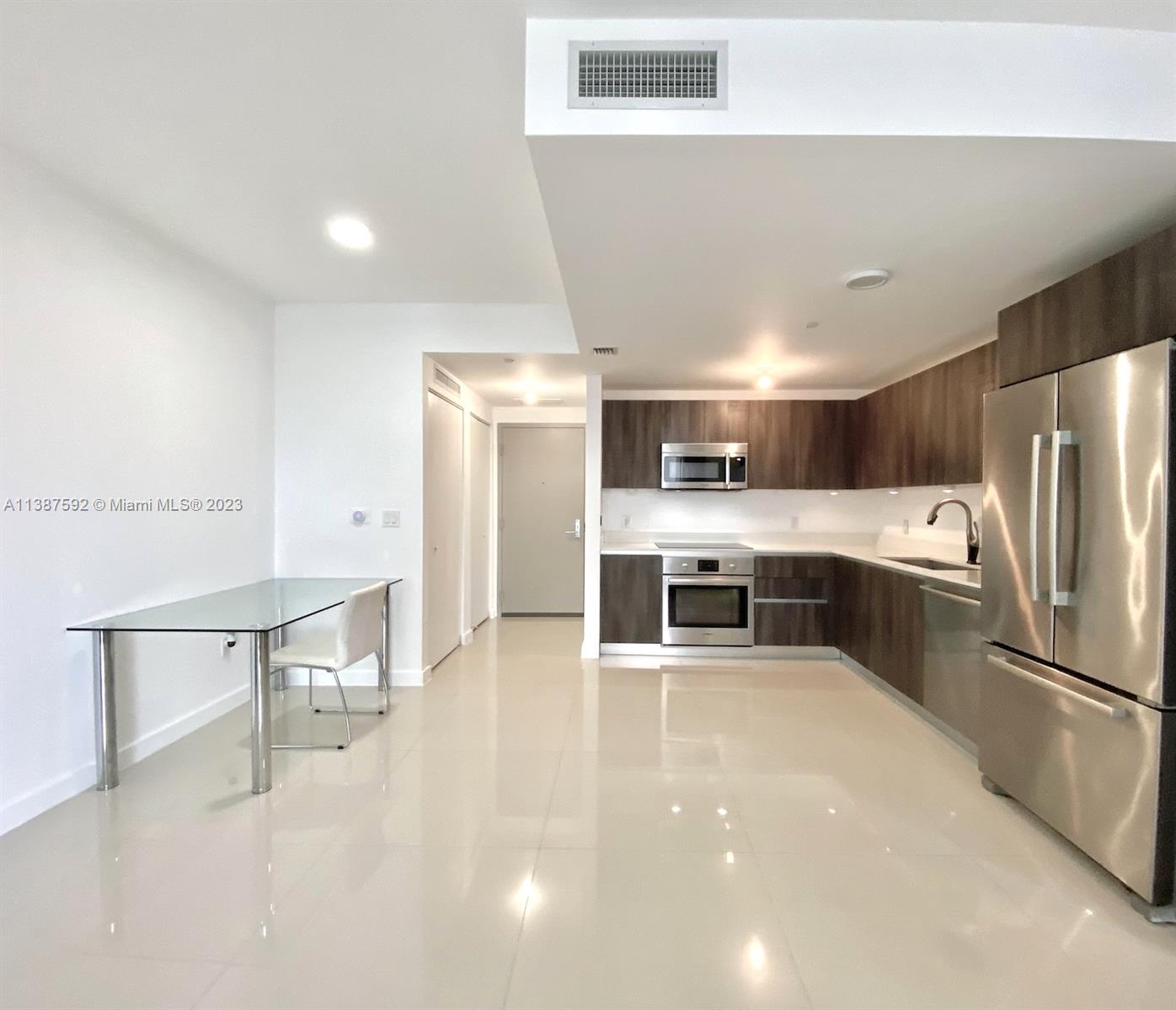 488 NE 18th St # 405