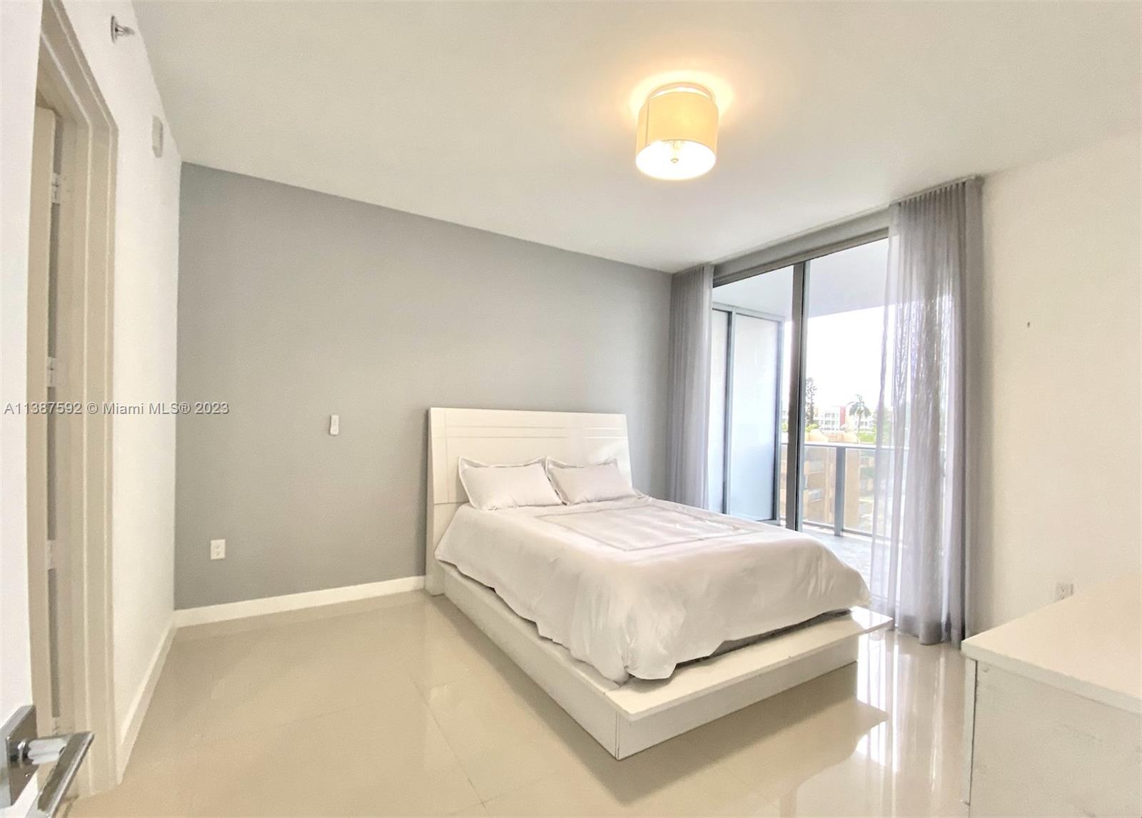 488 NE 18th St # 405