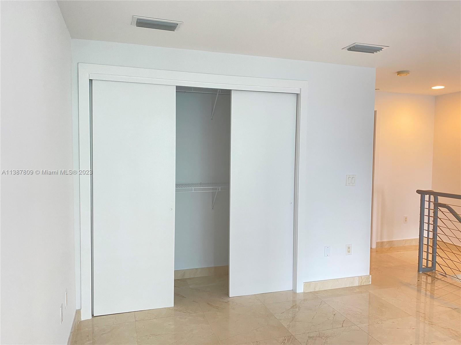 1060 BRICKELL AV # 1009