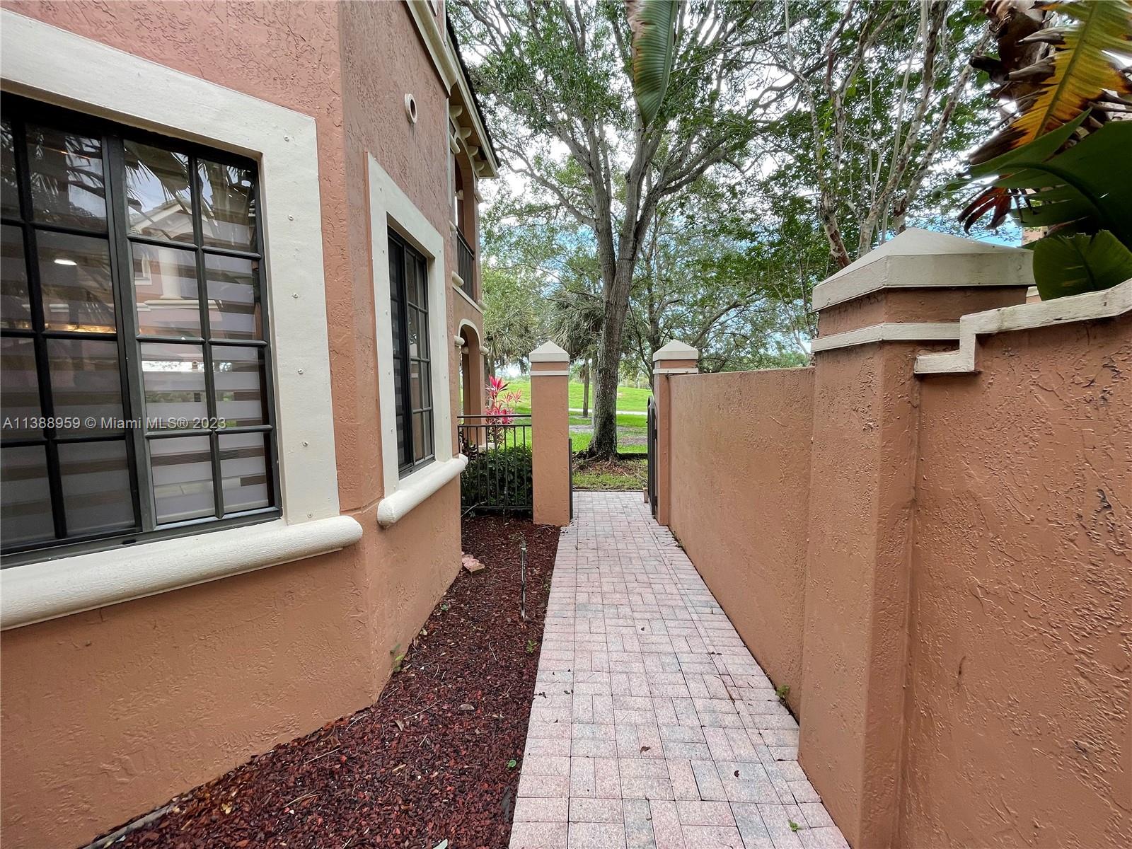 2789 Kinsington Cir # 2 Unit: 10-2