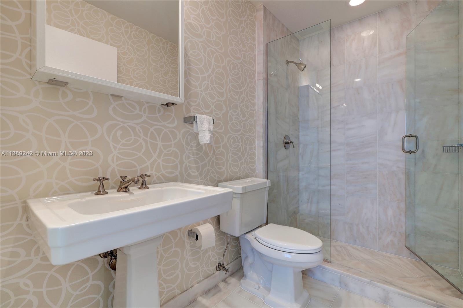 50 S Pointe Dr Unit: TWN4