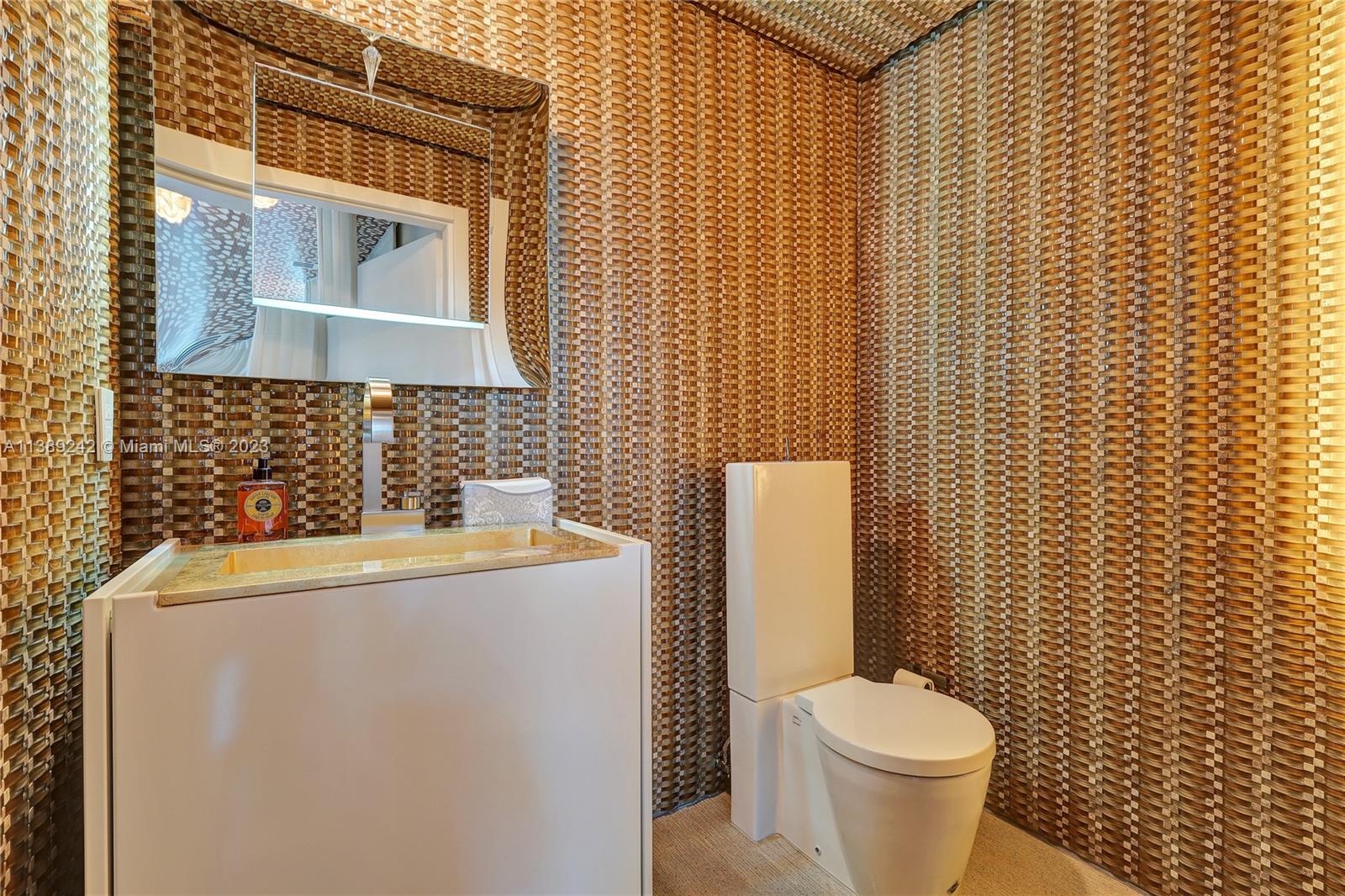 50 S Pointe Dr Unit: TWN4
