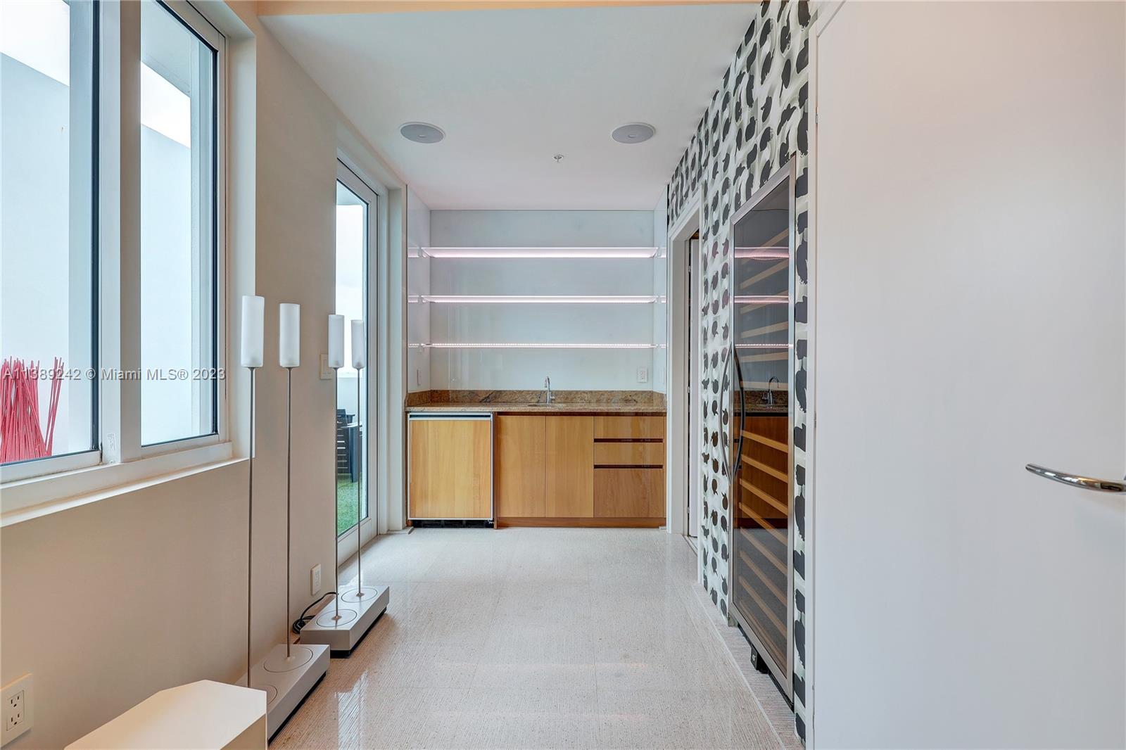 50 S Pointe Dr Unit: TWN4