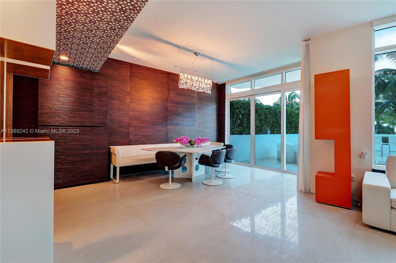 50 S Pointe Dr Unit: TWN4