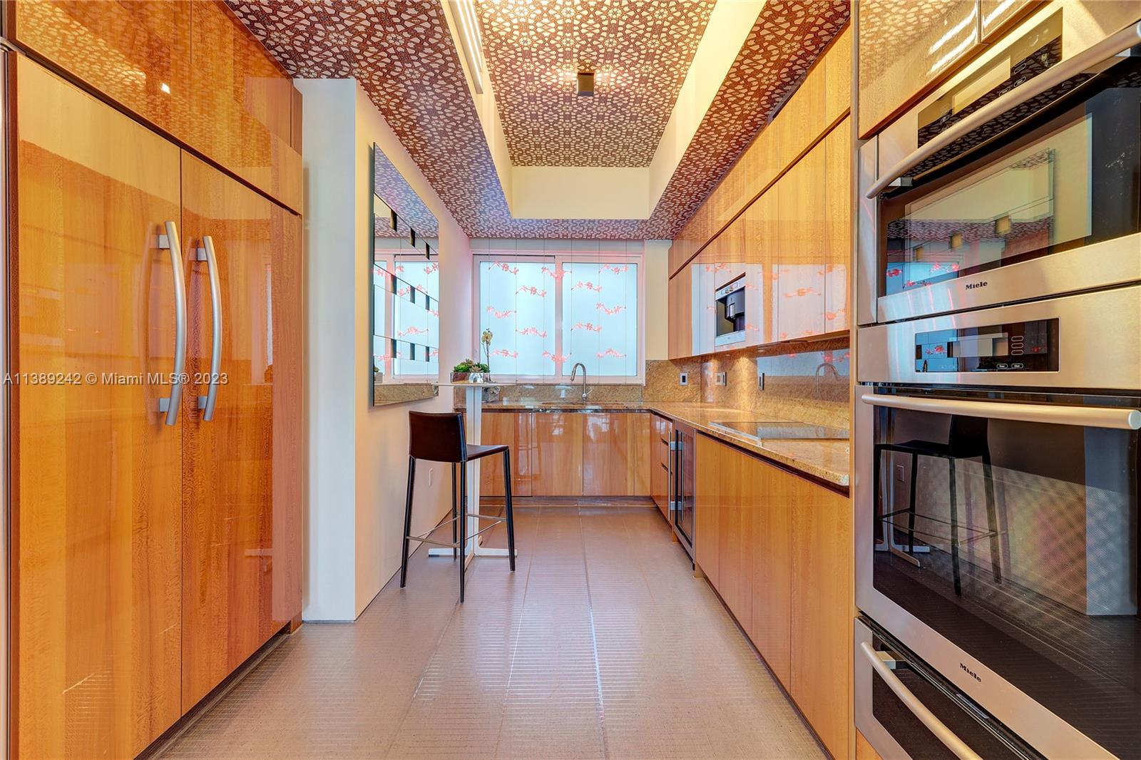 50 S Pointe Dr Unit: TWN4