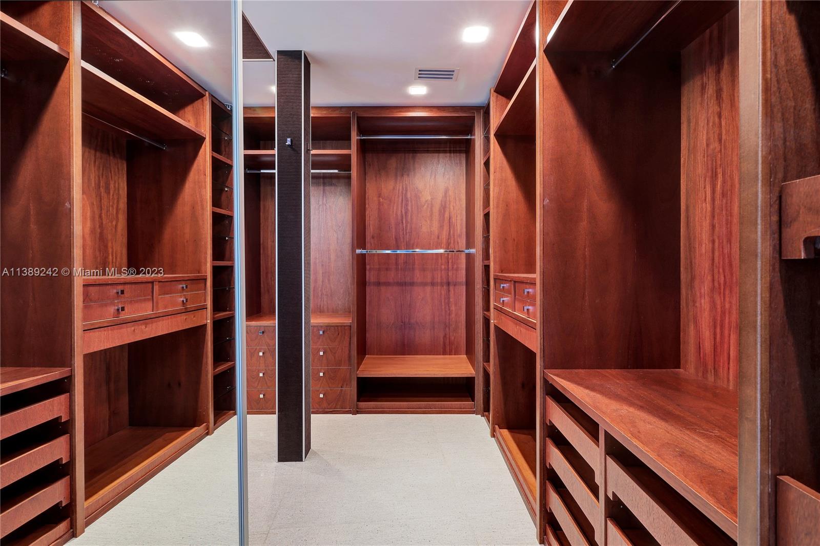 50 S Pointe Dr Unit: TWN4