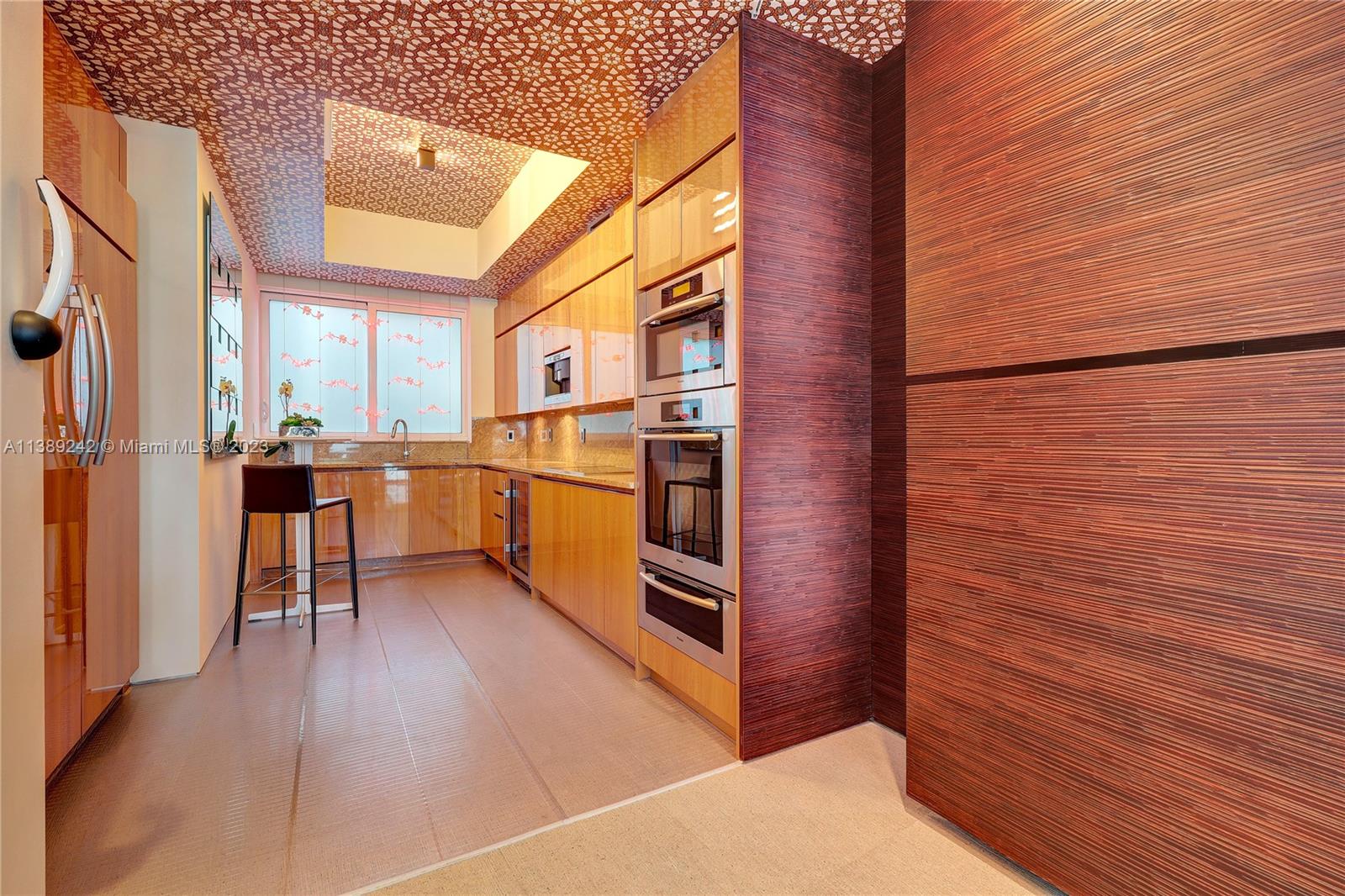 50 S Pointe Dr Unit: TWN4