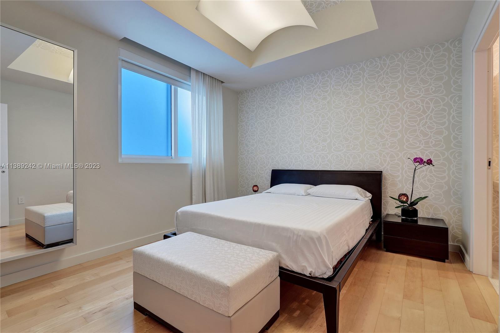 50 S Pointe Dr Unit: TWN4