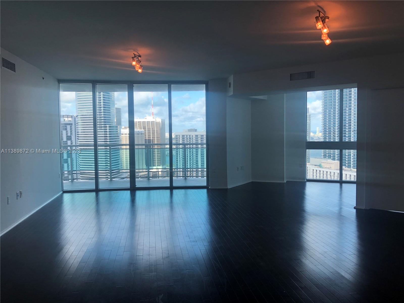 350 S MIAMI AV Unit: 3801