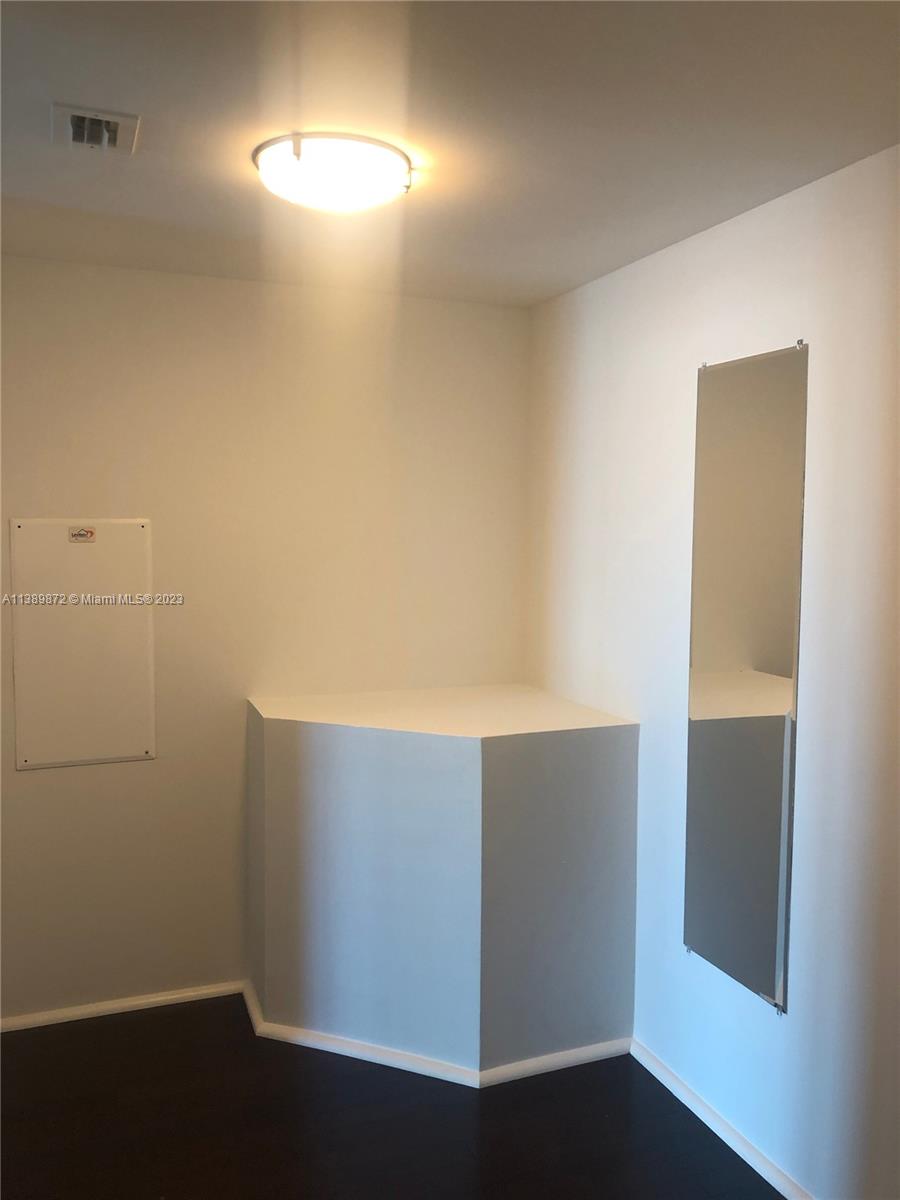 350 S MIAMI AV Unit: 3801