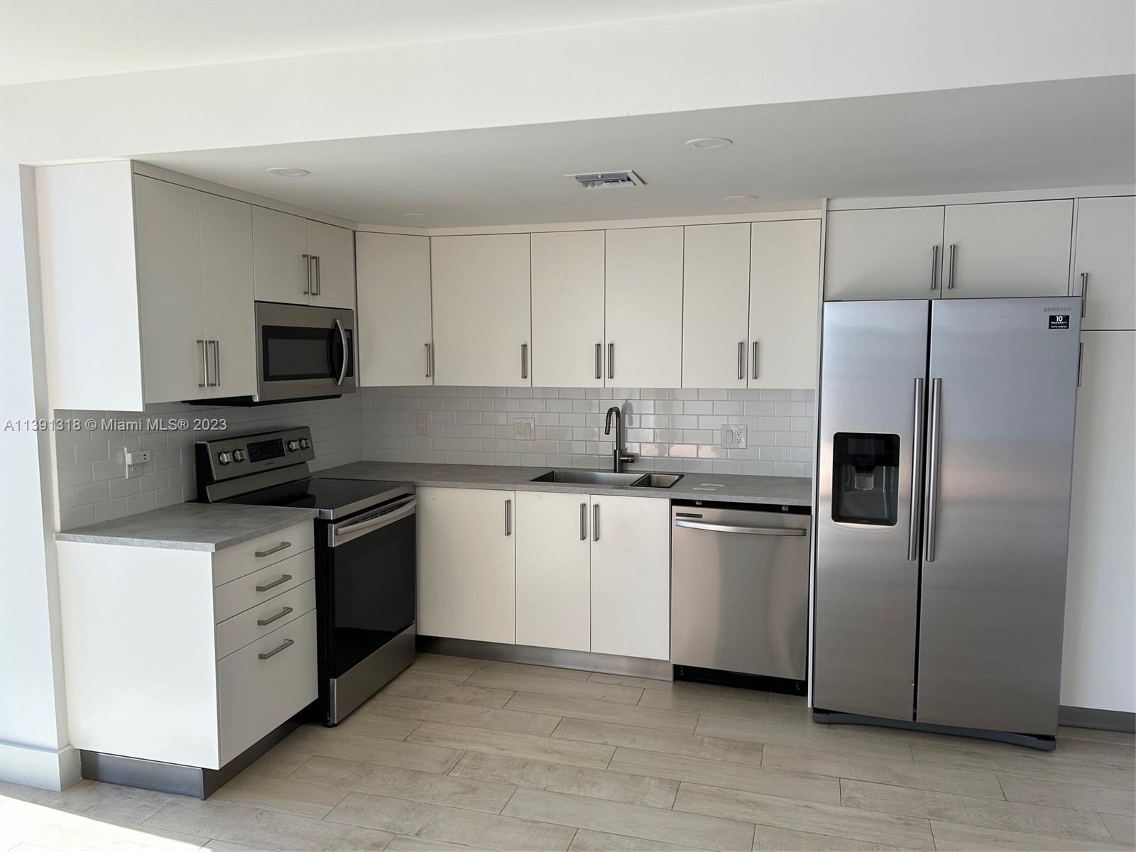 881 Ocean Dr # 10B