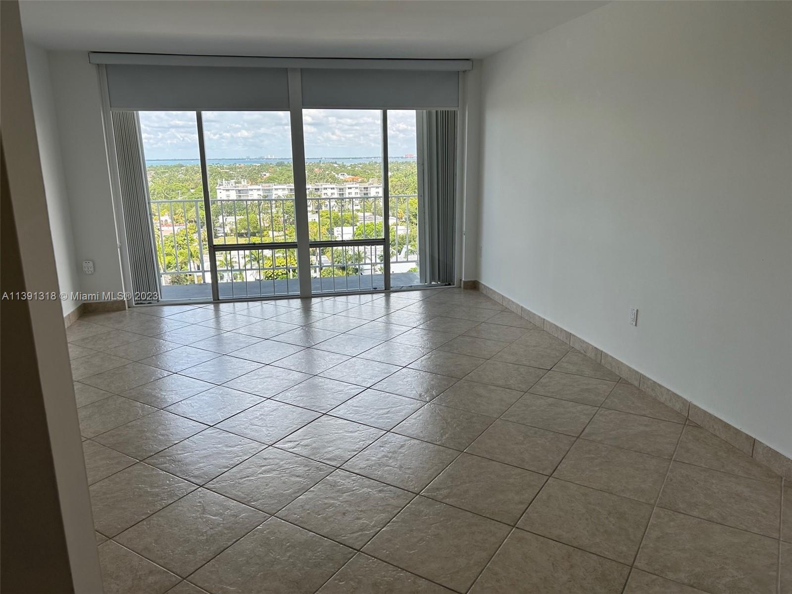 881 Ocean Dr # 10B