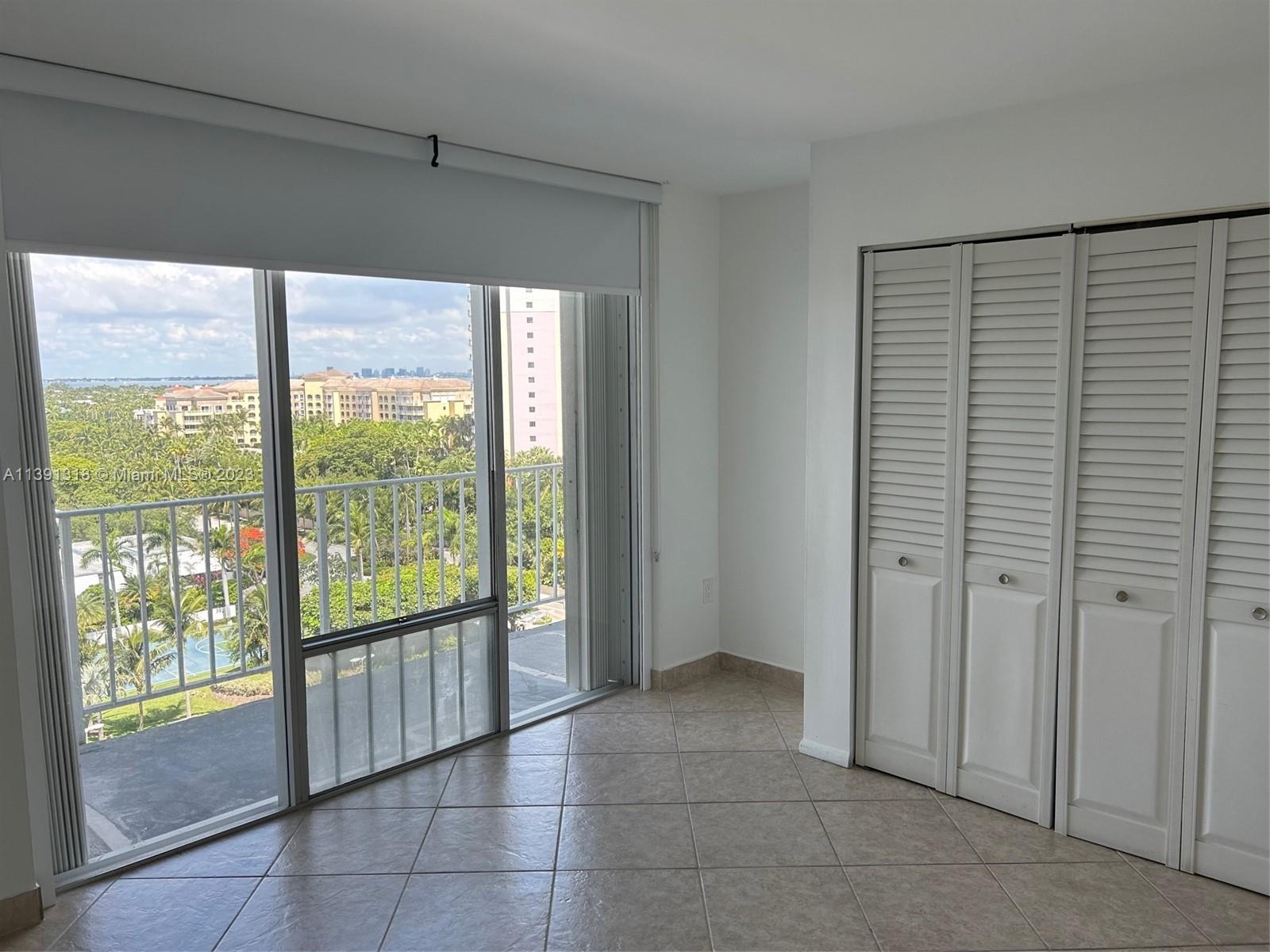 881 Ocean Dr # 10B