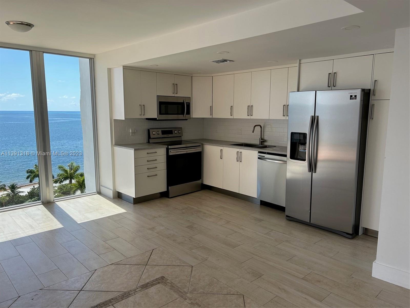 881 Ocean Dr # 10B