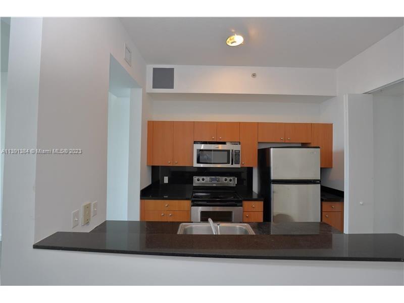 2200 NE 4 AVE # 607