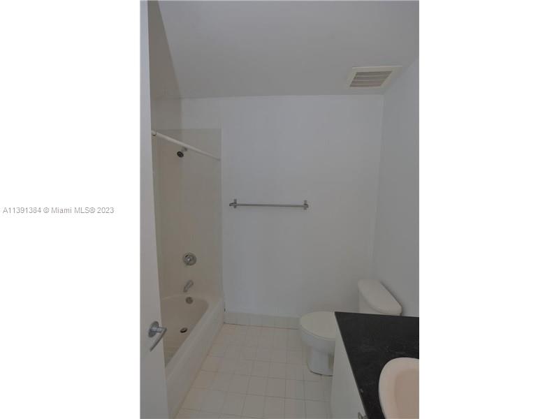 2200 NE 4 AVE # 607