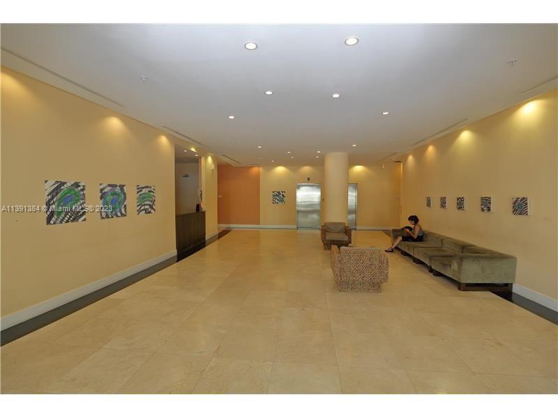 2200 NE 4 AVE # 607