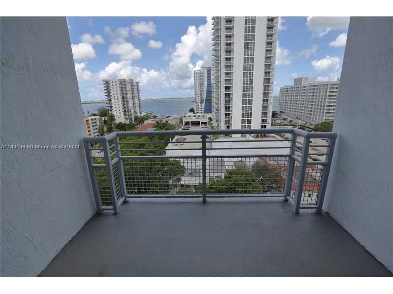 2200 NE 4 AVE # 607