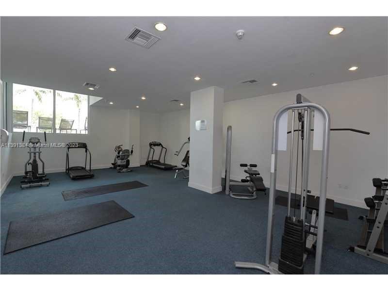 2200 NE 4 AVE # 607